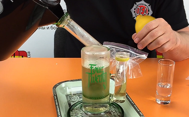 Чистка бонга кипятком с лимоном