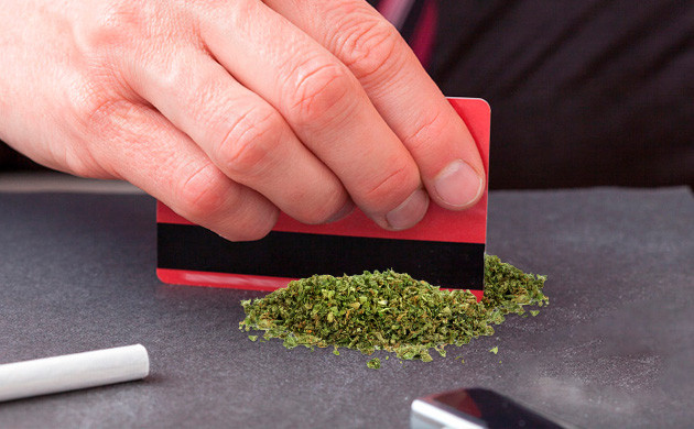 Пластиковая карта вместо гриндера Как гриндерить пластиковой картой